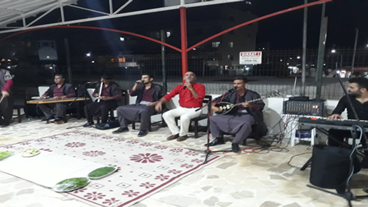 Mersin Sahilinde Urfa Sıra Gecesi Coşturdu