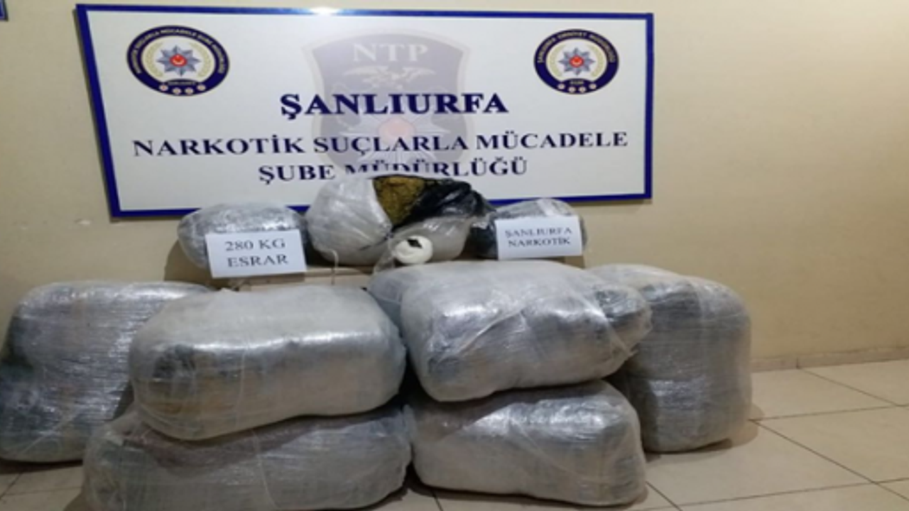 Urfa'da Nakliye Kamyonetinde Esrar Sevkiyatı