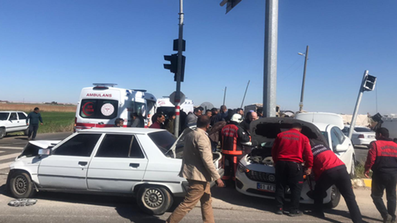 Şanlıurfa'da iki otomobil çarpıştı, 4 yaralı