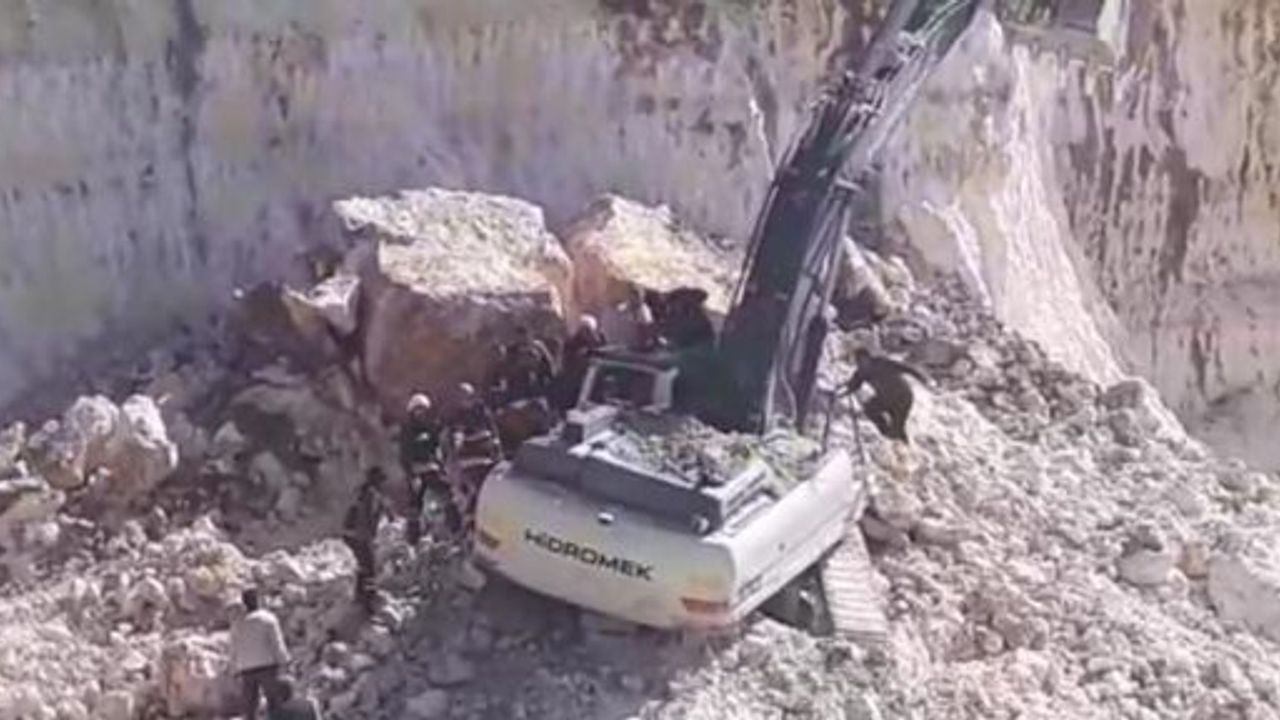 Urfa’da göçük altında kalan kepçe operatörü hayatını kaybetti