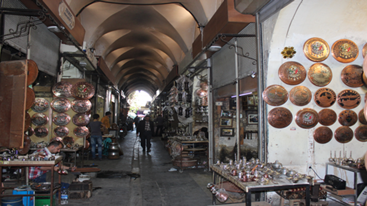 Bakırcılar Çarşısında Çekiş Sesleri Susmuyor