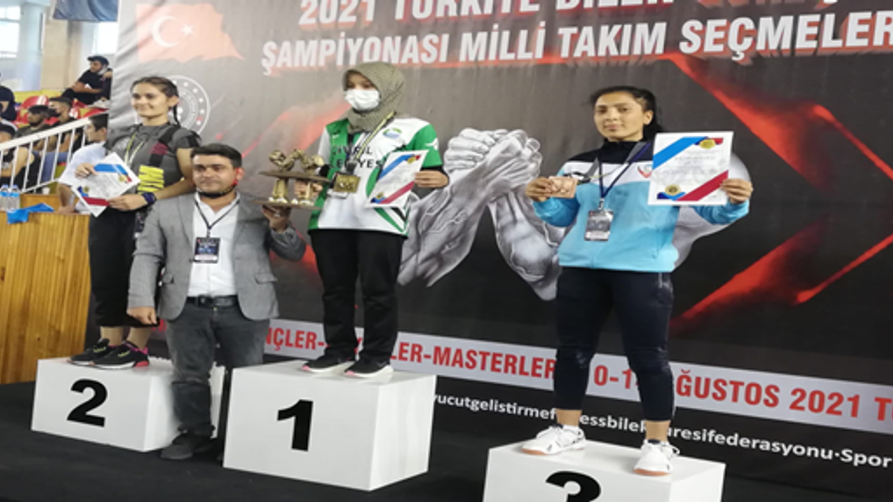 Viranşehirli Gençlerden Türkiye Derecesi, Başkan Ekinci Tebrik Etti