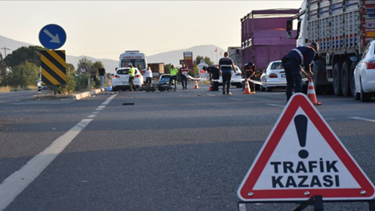 Şanlıurfalı mevsimlik işçileri taşıyan minibüs ile tır çarpıştı