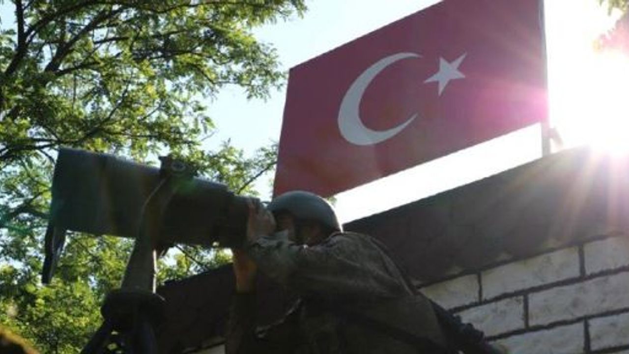 Kırmızı bültenle aranan terörist Şanlıurfa sınırda yakalandı