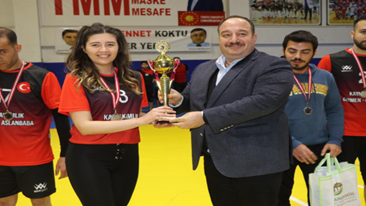 Kurumlar Arası Voleybol Turnuvasında Şampiyon Belli Oldu