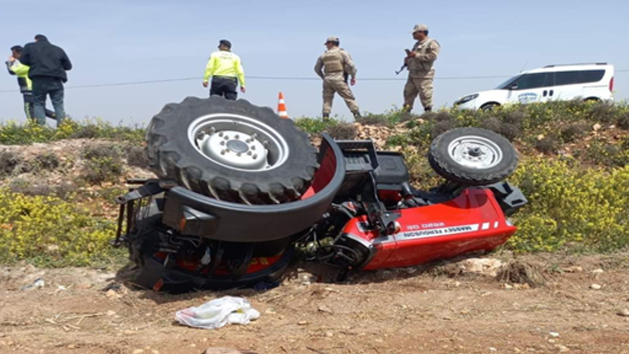 Suruç'ta traktör devrildi, Baba öldü, oğlu yaralandı