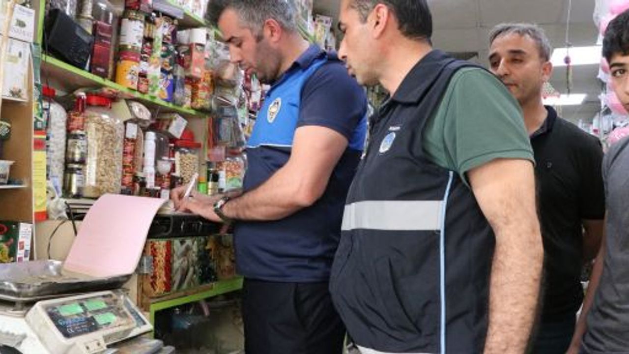 Haliliye'de tarihi geçmiş binlerce ürün imha edildi