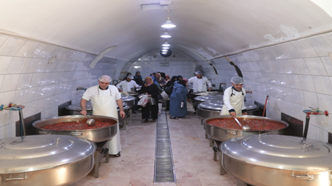 Şanlıurfa’da dar gelirli ailelerin hep yanındalar