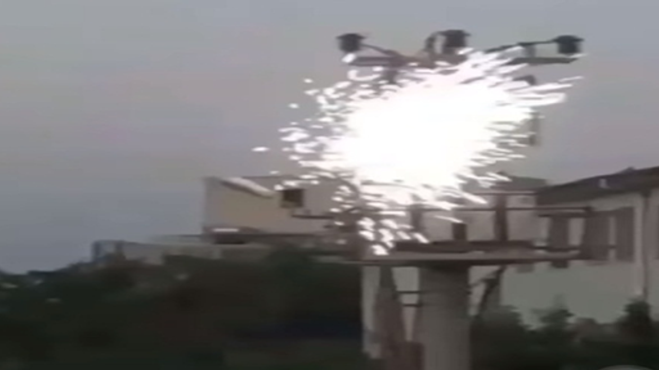 Şanlıurfa'da sıcaklar trafoları patlatıyor!