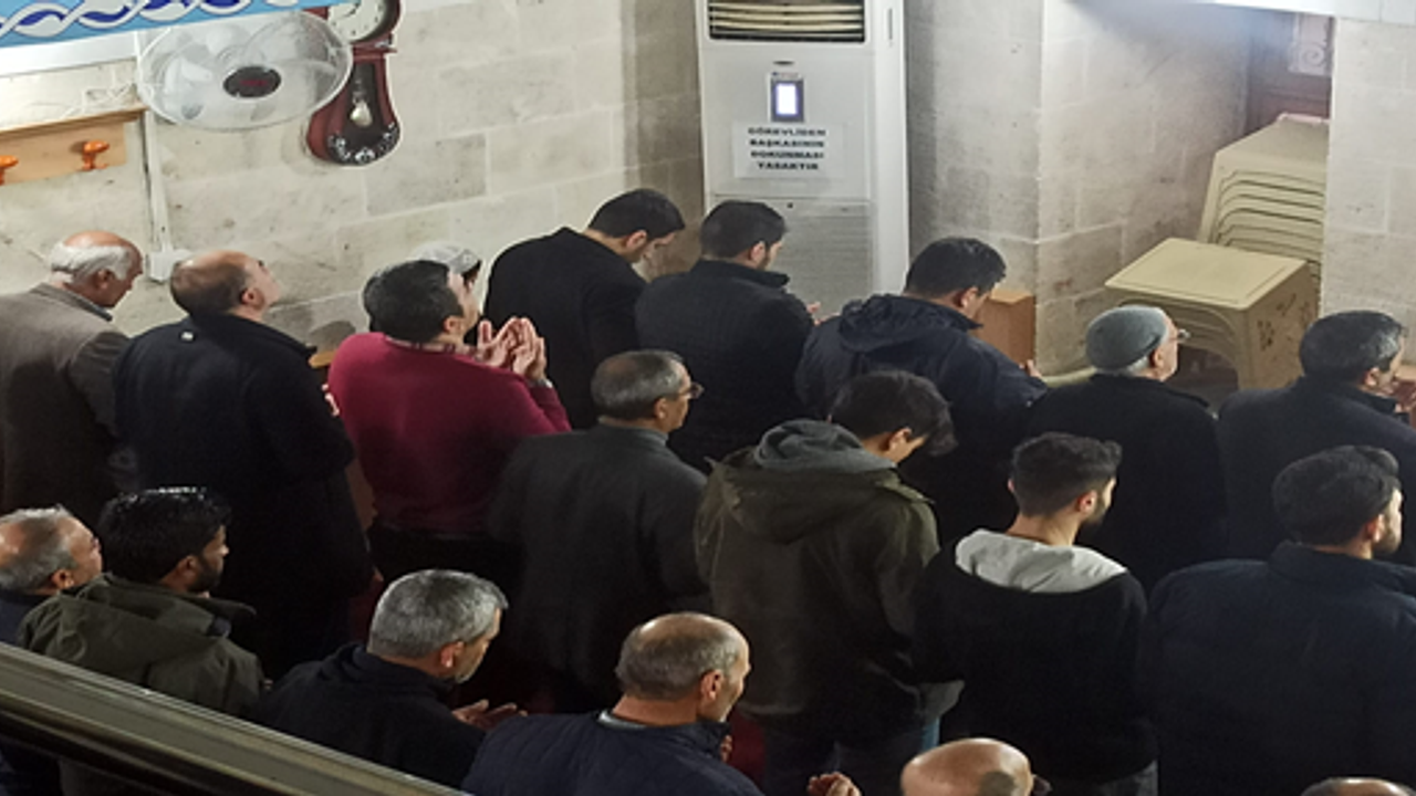 Şanlıurfa’da cuma namazı öncesi  camilerde yağmur duası okundu