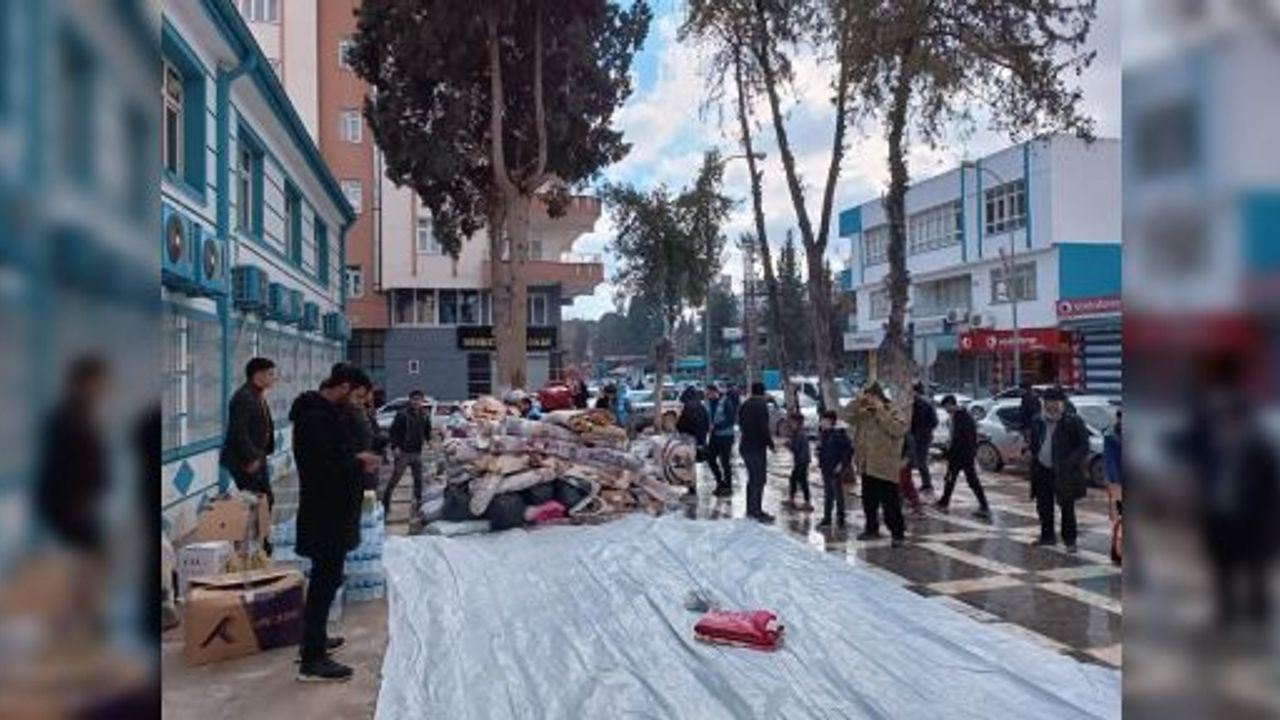5 TIR İNSANİ YARDIM MALZEMESİ ADIYAMAN’A GÖNDERİLDİ
