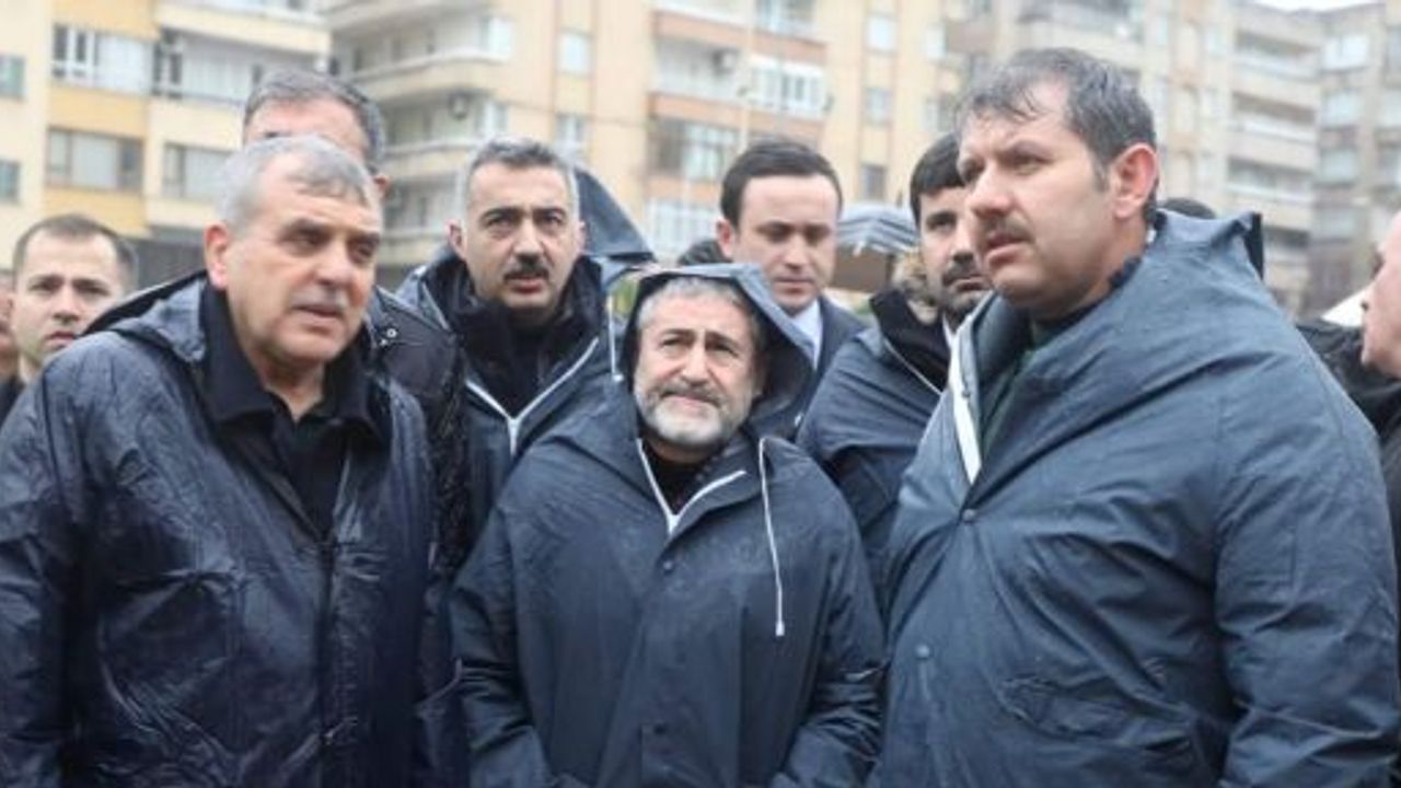 Bakan Nebati Şanlıurfa'da deprem yerlerini inceledi