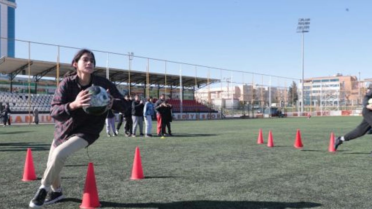 BÜYÜKŞEHİR’DEN DEPREMZEDE ÇOCUKLARA SPORLA PSİKOLOJİK DESTEK