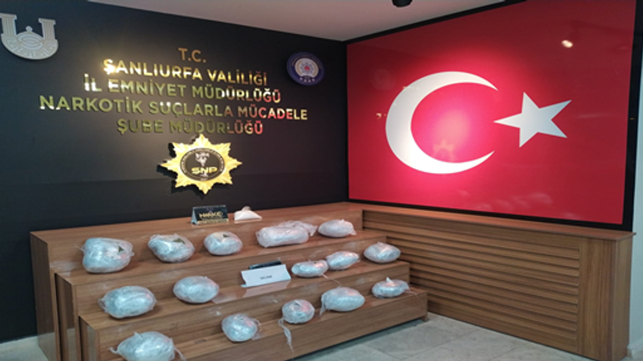 Şanlıurfa'da iki araçta çok sayıda uyuşturucu ele geçirildi