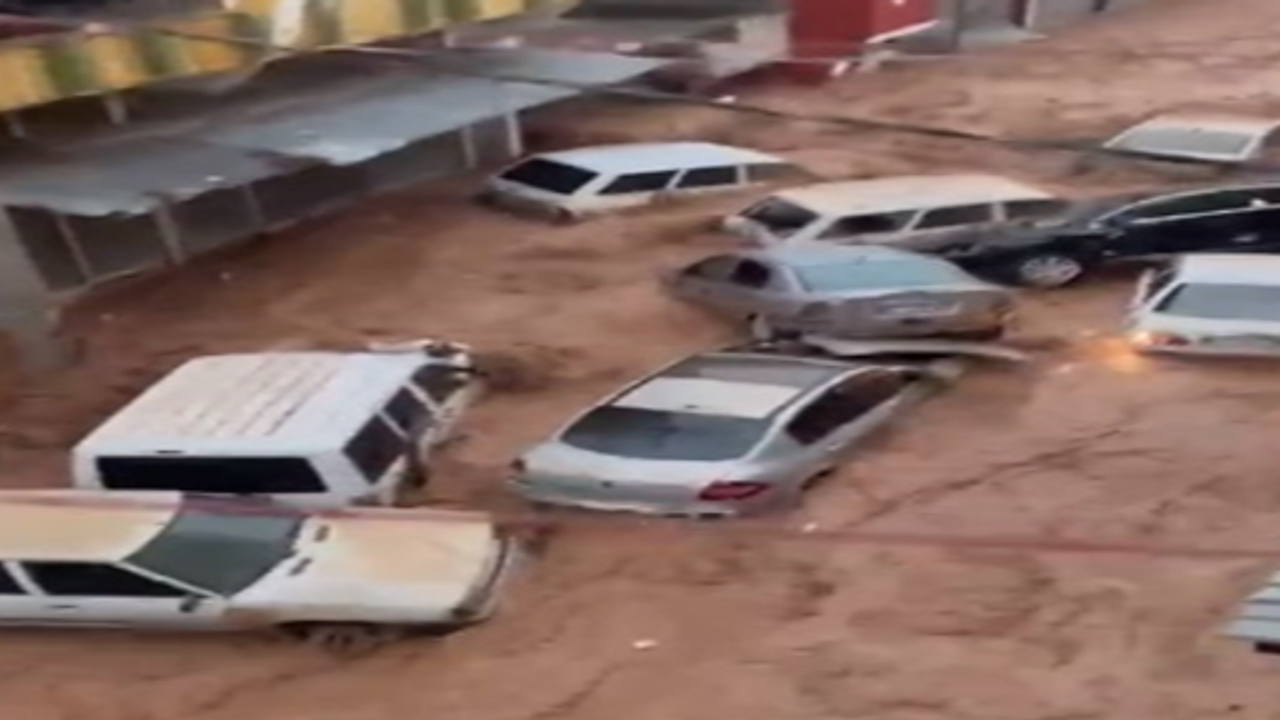 Şanlıurfa’da evler, araçlar ve hastaneler sular altında kaldı