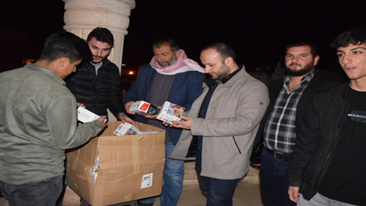 Viranşehir Belediyesi, Adıyaman’da Depremzedelere Kandil Simidi Dağıttı