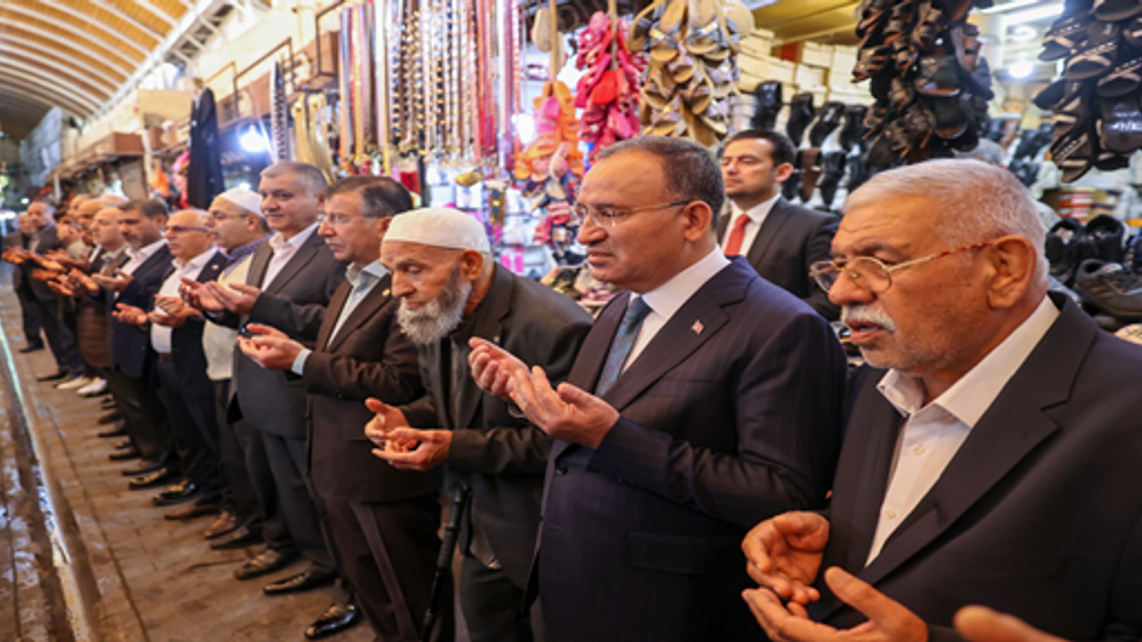 Bakan Bozdağ, 'Esnaf duası' geleneğine katıldı