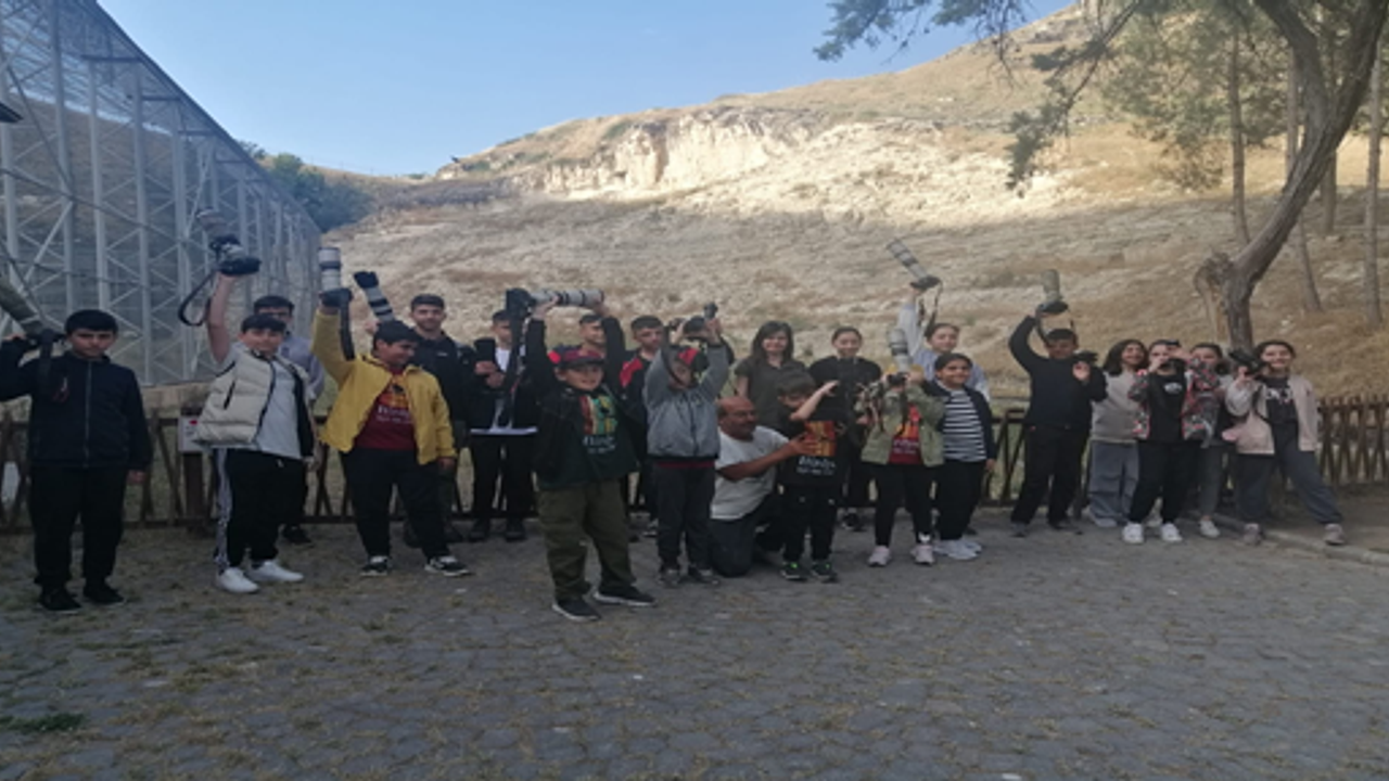 Şanlıurfa’da kuş fotoğrafçıları Ceylan ve Kelaynakları gözlemledi