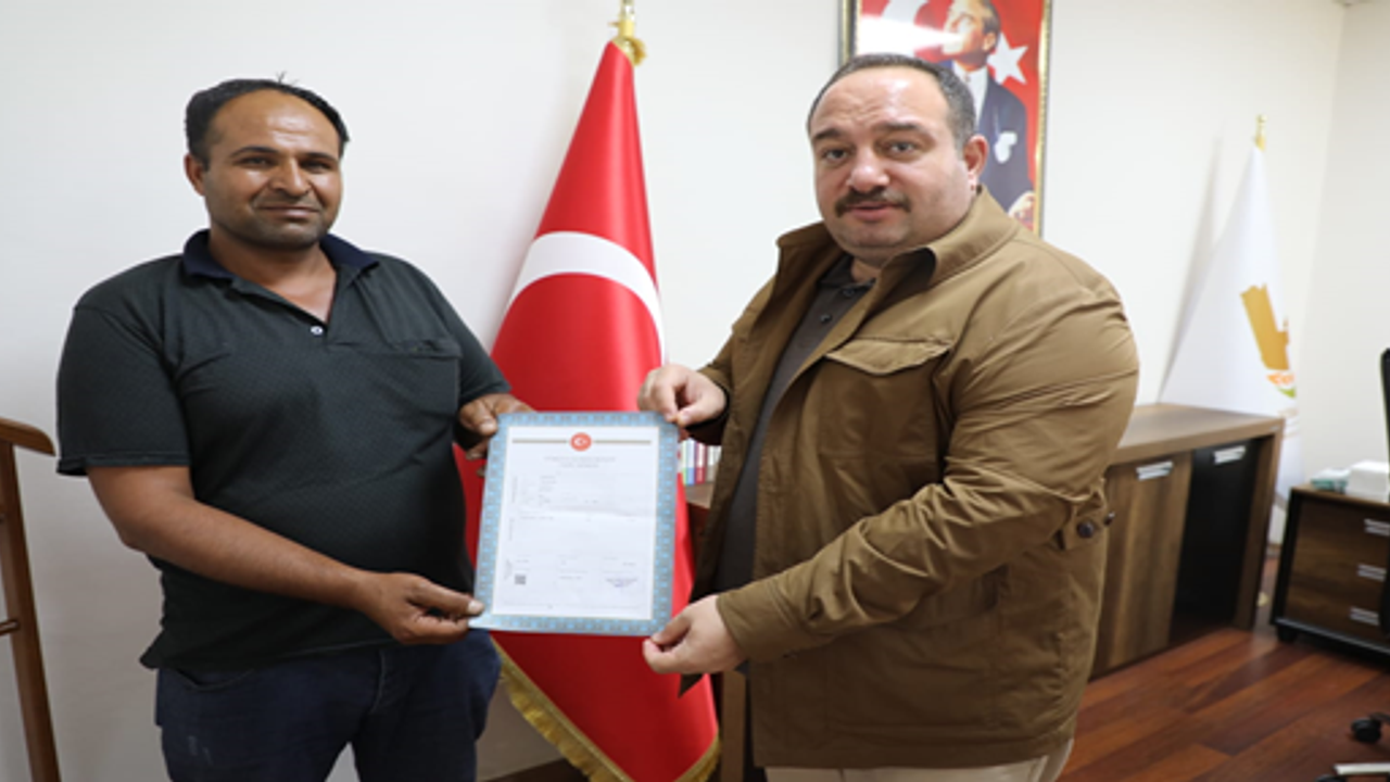 Başkan Ekinci Verdiği Sözü Yerine Getirdi, Tapular Dağıtılıyor