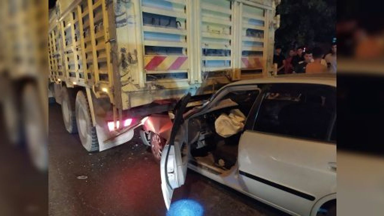 Şanlıurfa'da otomobil kamyonu arkadan çarptı
