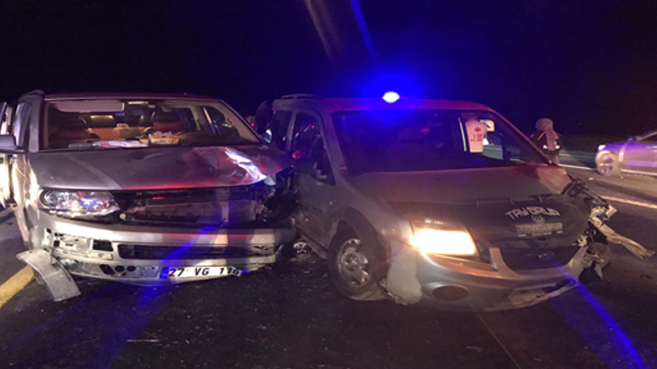 Şanlıurfa’da iki hafif ticari araç çarpıştı, 3 ölü, 7 yaralı