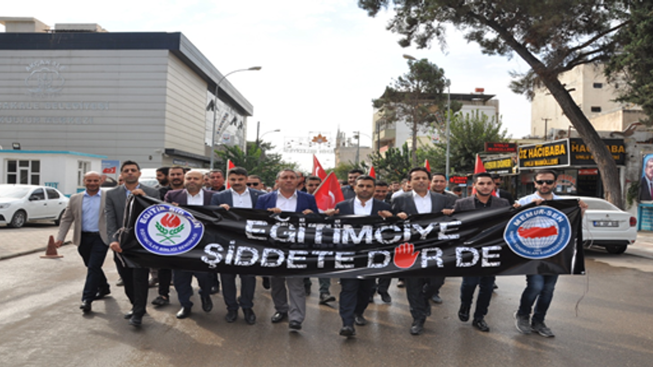 Akçakale’de okul müdürüne yapılan saldırıyı kınamak için toplandılar!