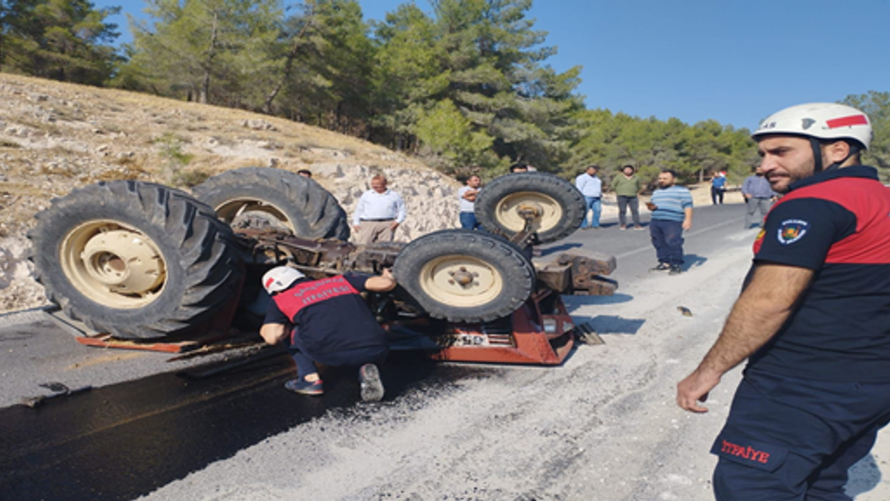 Karaköprü’de traktör devrildi: 1 ölü