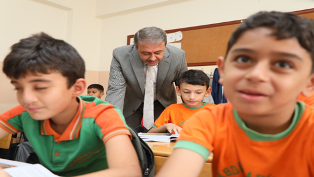 Vali Şıldak, öğrencilerle bir araya geldi