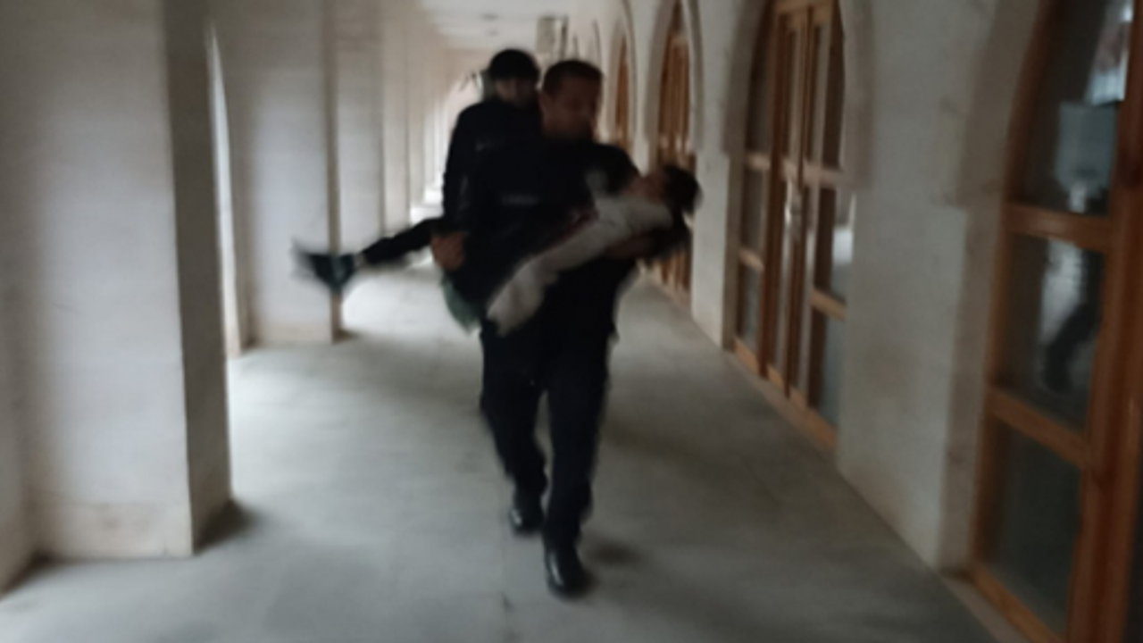 Viranşehir’de soğuktan donmak üzereydi: Zabıta ekipleri imdadına yetişti