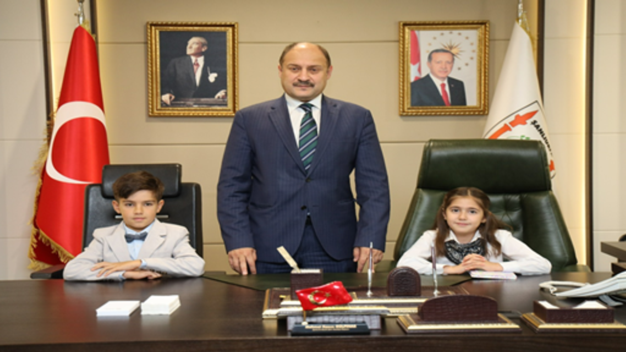 Başkan Gülpınar, 23 Nisan’da koltuğunu minik öğrencilere devretti