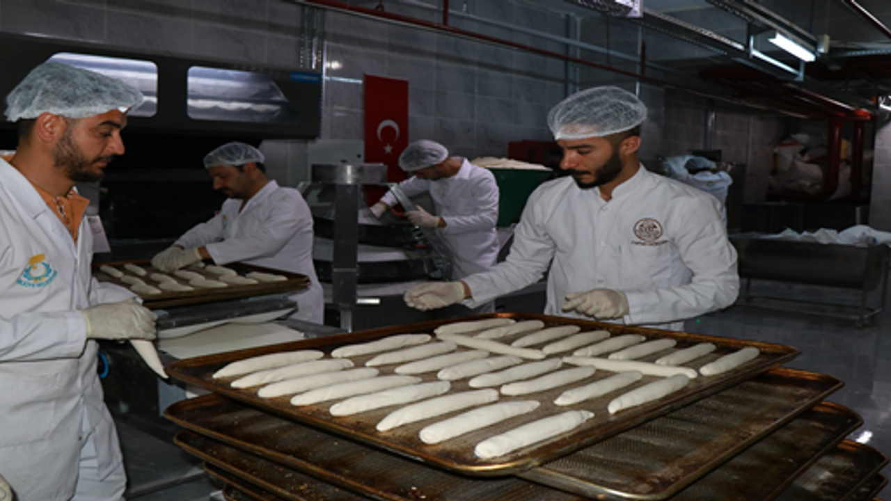 Haliliye Belediyesi, Ürettiği Ekmekleri Sofralara Ulaştırıyor