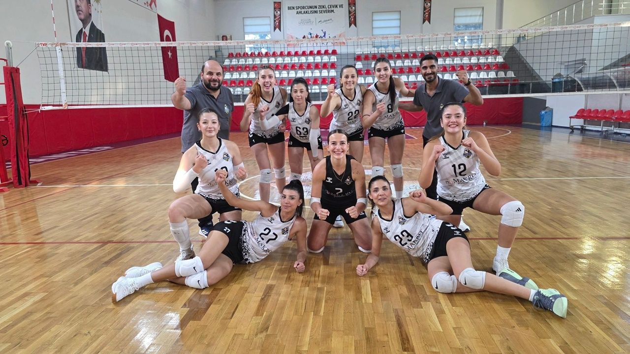 Viranşehir Kadın Voleybol Takımı Namağlup Unvanını Korudu