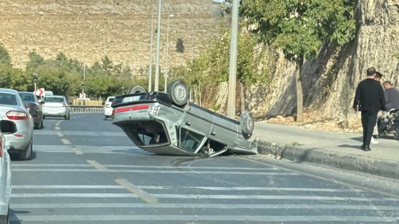 Eyyübiye’de Kontrolden Çıkan Araç Ters Dönerek Takla Attı