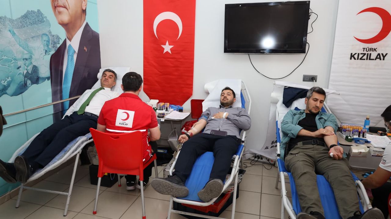 AK Parti Şanlıurfa’da 'Kan Ver, Can Ver' Kampanyasına Yoğun İlgi