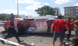 Şanlıurfa’da araçlar hurda yığınına döndü, 2 ağır yaralı