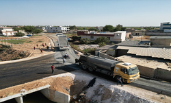 Büyükşehir’den Harran’a beton yol ve sathi kaplama çalışması