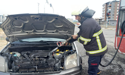 Karaköprü’de seyir halindeki otomobilde yangın çıktı