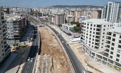 Karaköprü’deki yolda  battı çıktı çalışmasında yol çöktü