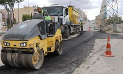 Haliliye’de Yollar Sıcak Asfaltla Yenileniyor