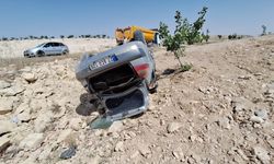 Birecik'te Otomobil Şarampole Uçtu: 1 Yaralı