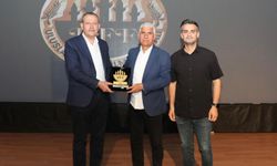 Prof. Dr. Sedat Benek’e İki Prestijli Ödül Birden
