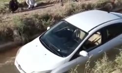 Şanlıurfa'da araç sulama kanalına düştü