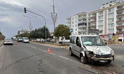 Halfeti’de İki Araç Çarpıştı, 2 Yaralı