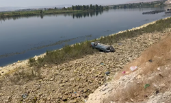Birecik’te Otomobil Şarampole Yuvarlandı