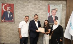 Başkan Canpolat, Dereceye Giren Öğrencileri Ödüllendirdi
