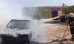 Birecik'te Park Halindeki Araç Küle Döndü!