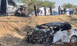 Ceylanpınar’da Minibüs İle Otomobil Kafa Kafaya Çarpıştı, 1 Ölü, 14 Yaralı!