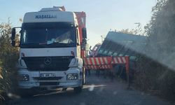 Harran’da Pamuk Yüklü Kamyon Devrildi
