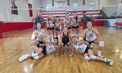 Viranşehir Kadın Voleybol Takımı Namağlup Unvanını Korudu