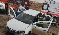 Viranşehir'de otomobil şarampole yuvarlandı, 3 yaralı